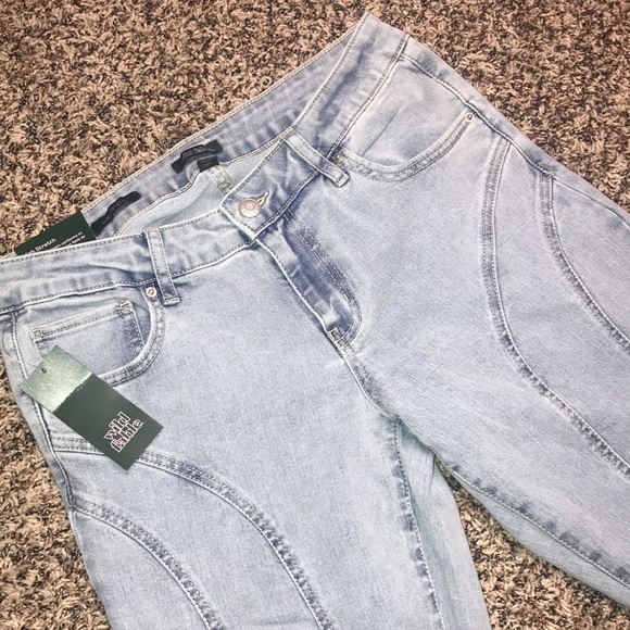 Wild Fable 90’s Low Rise Flare Light Wash Jeans | NWT! - Picture 2 of 6